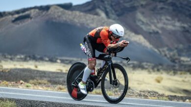 ClubLaSanta/ Un triatleta in bicicletta all'IRONMAN Lanzarote