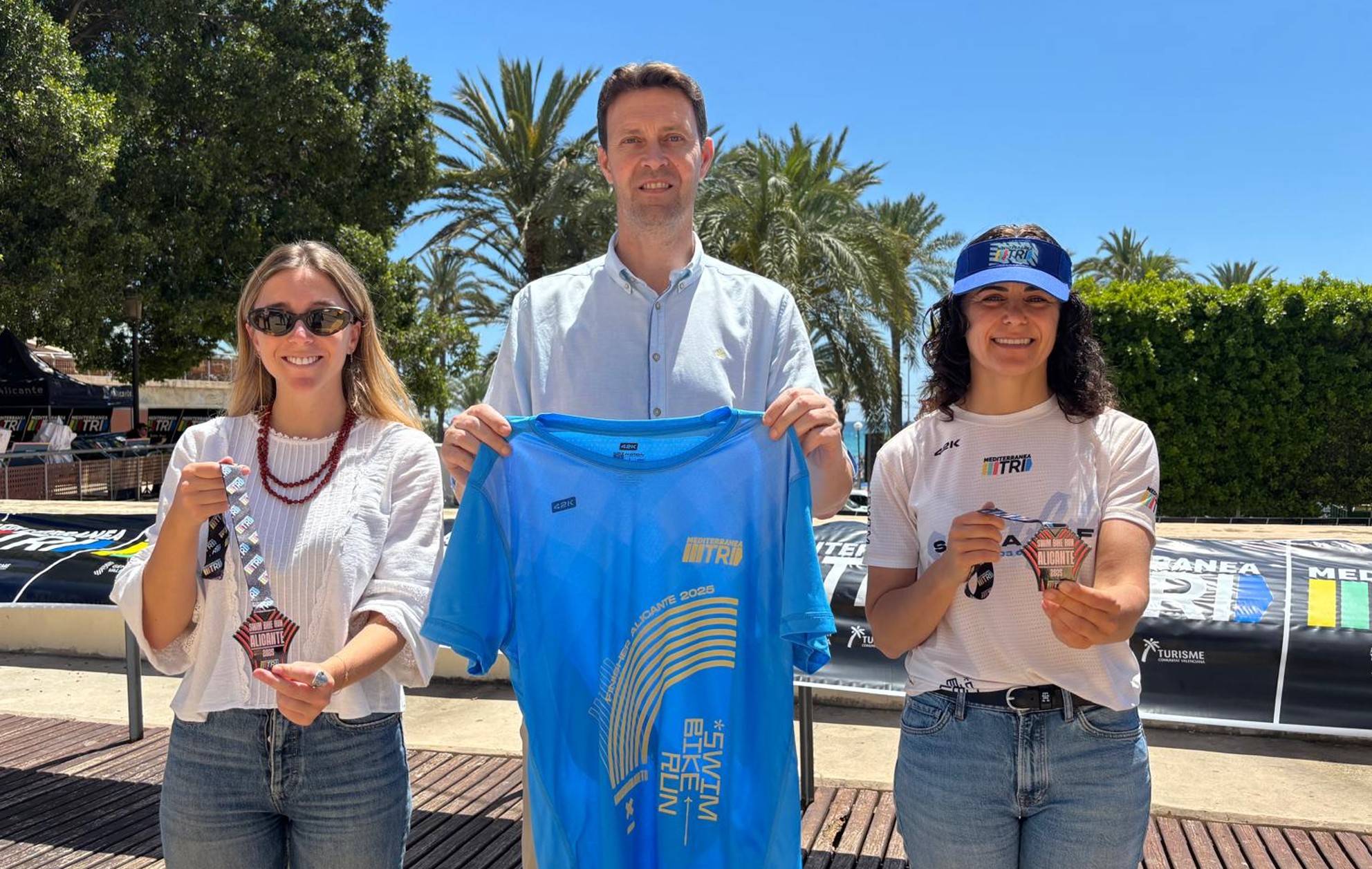 Foto de la presentación del arranca MEDITERRÁNEA TRIATLÓN ALICANTE 2025