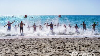 FETRI/ Imagen de la salida de un triatlón en Roquetas de Mar