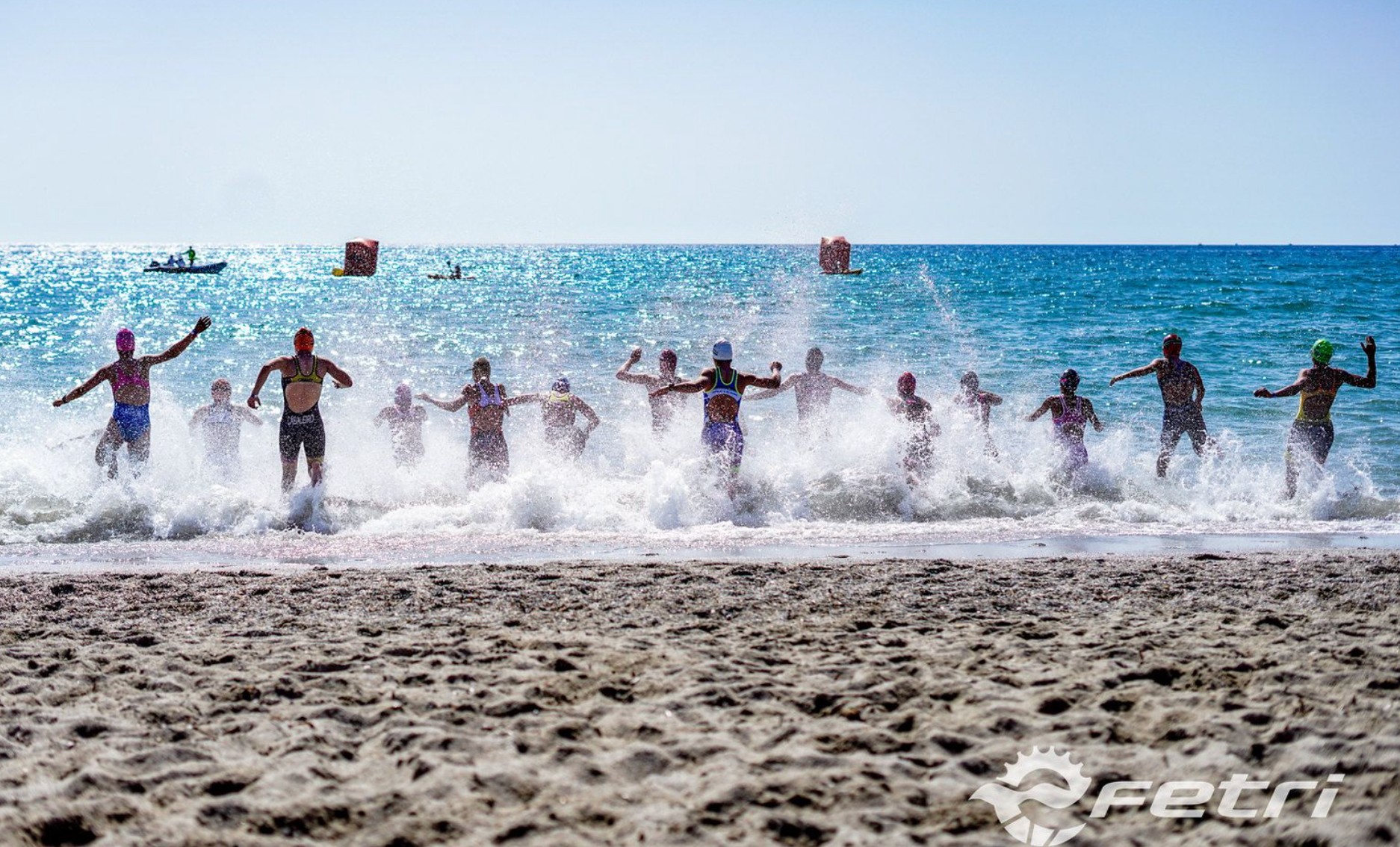FETRI/ Imagen de la salida de un triatlón en Roquetas de Mar