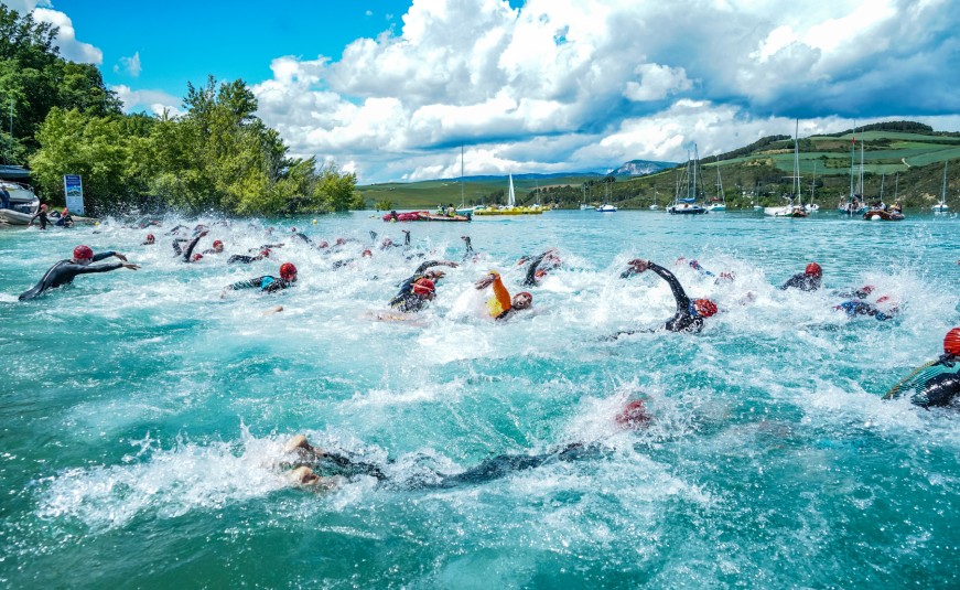 FETRI/ Imagen de natación en el Pantano de Alloz