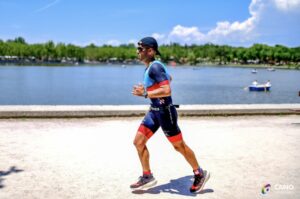 @canofotsport/ Un triatleta corriendo en la Casa de Campo