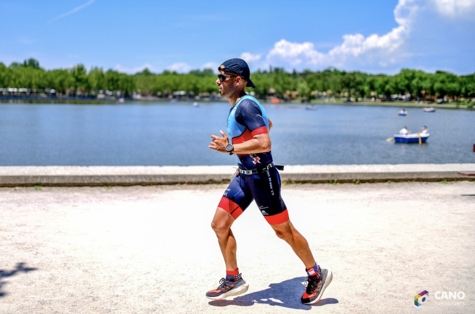 @canofotsport/ Un triatleta corriendo en la Casa de Campo
