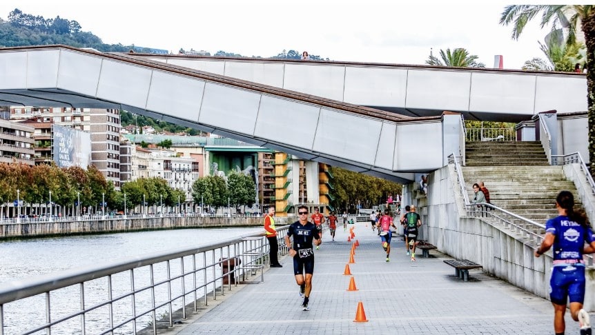 FETRI/ Triatletas corriendo en Bilbao