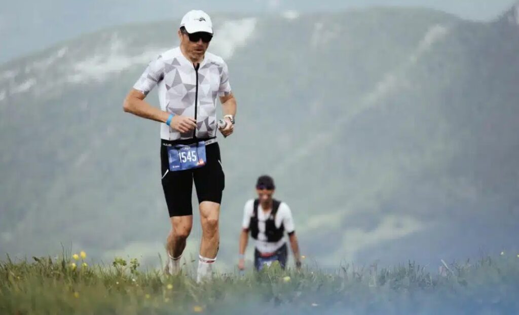 Imagen de un triatleta en el AlpsMan Xtrem