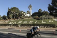 IRONMAN/ Un triatleta sobre la bici en Marbella