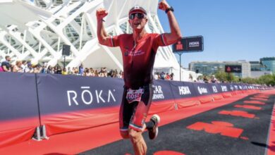 IRONMAN/ Un triatleta entrando en meta en Valencia