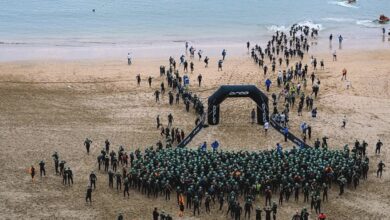 @fotorunners/ Imagen de la salida del Triatlón de Zarautz