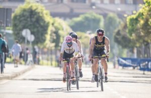 FETRI/ Imagen de triatletas en una prueba de TRIMPARABLES