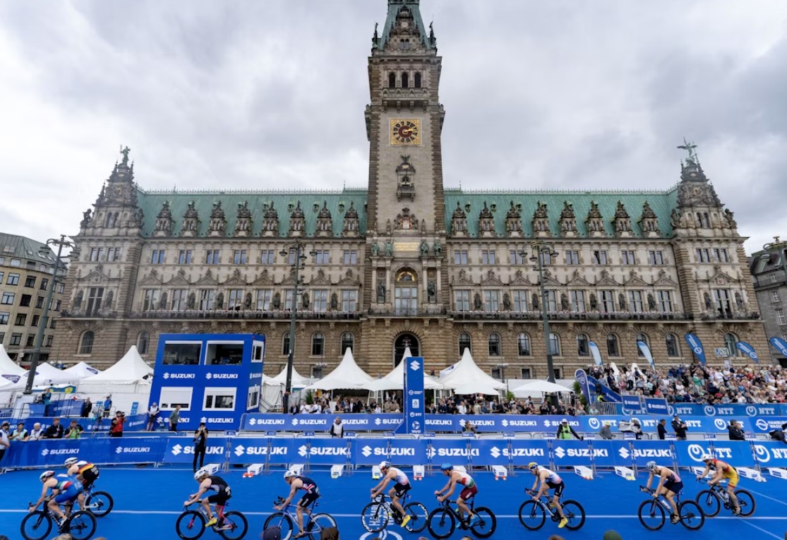 @orldtriathlon/ Imagen de la transición de las WTCS en Hamburgo