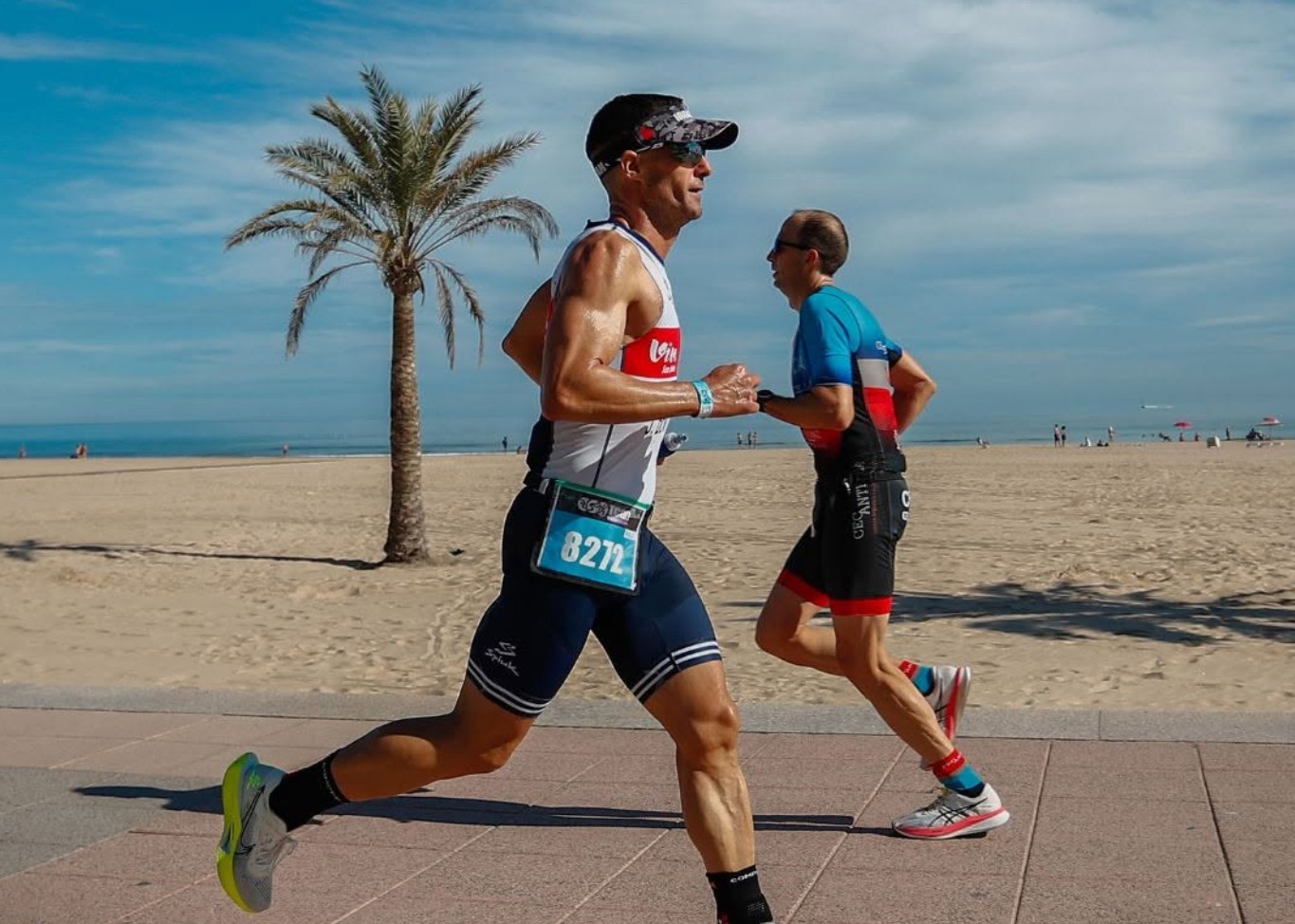 Dos triatletas corriendo en el ICAN Gandia