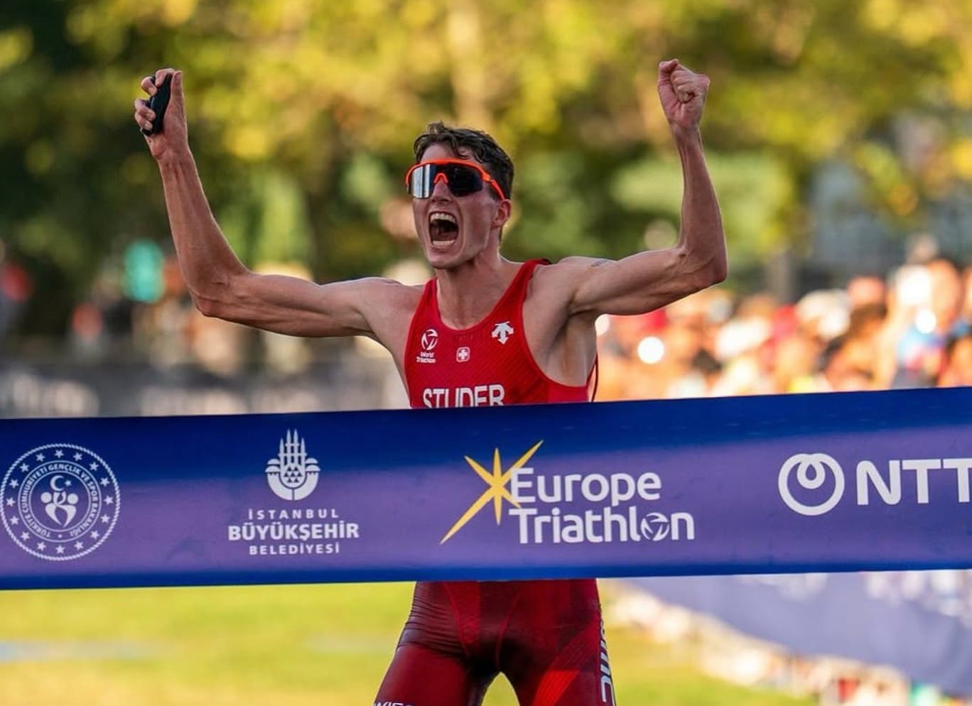 @europetriathlon/ Max Studer ganando en Estambul