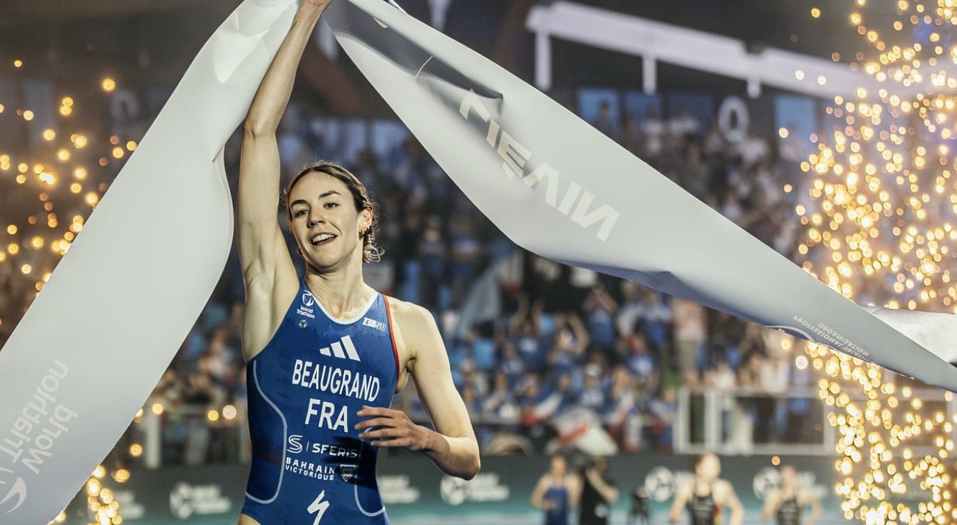 @worldtriathlon( Cassandre Beaugrand ganando en Lievin