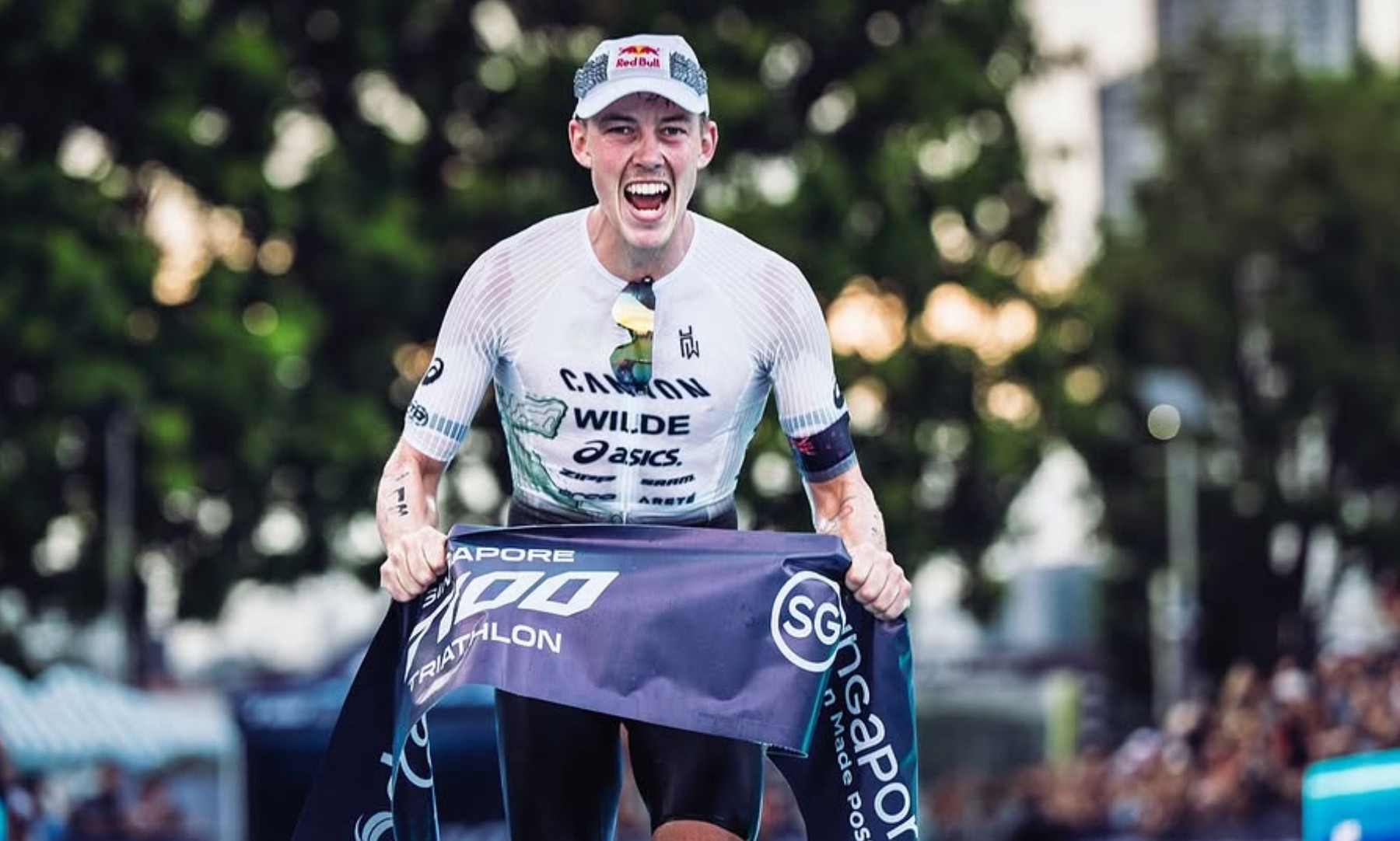 @t100triathlon/ Hayden Wilde gana en el T100 Londres