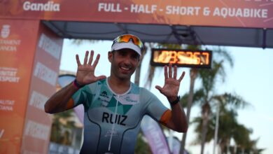 @triatlocv/ Imagen de un atleta en la meta del ICAN Gandia