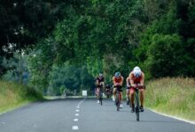 Imagen de triatletas controlando el drafting