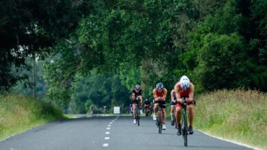 Imagen de triatletas controlando el drafting