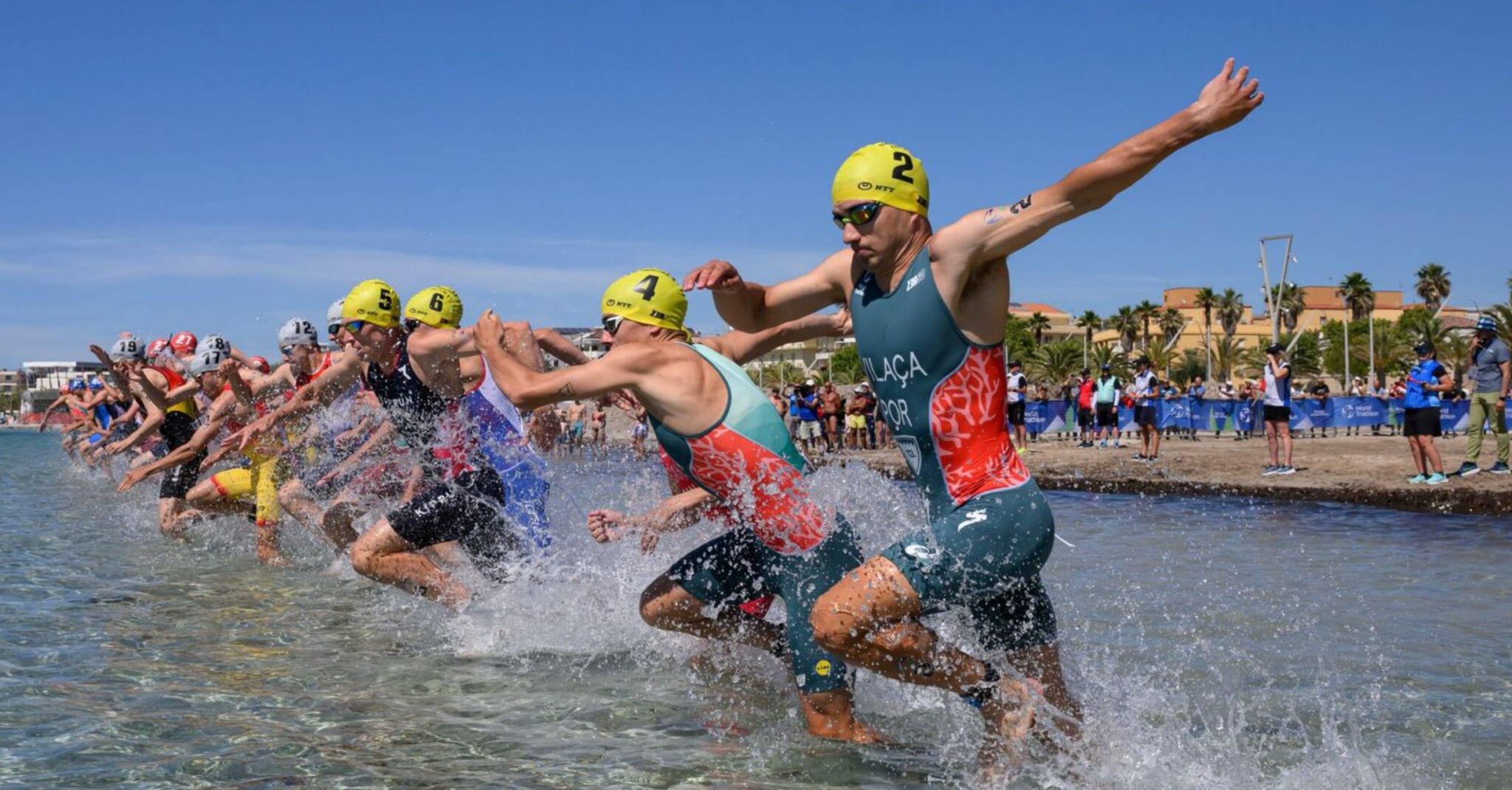 @worldtriathon/ Imagen de la salida de una prueba ITU