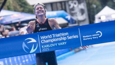 @wordltriathlon( Beth Potter ganando en Karlovy Vary