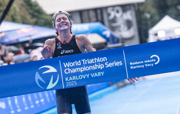 @wordltriathlon( Beth Potter ganando en Karlovy Vary