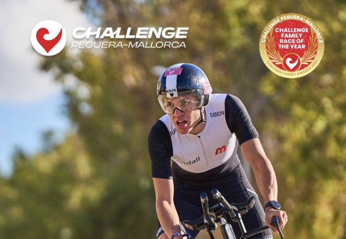 Imagen de un triatleta en el Challenge Peguera Mallorca