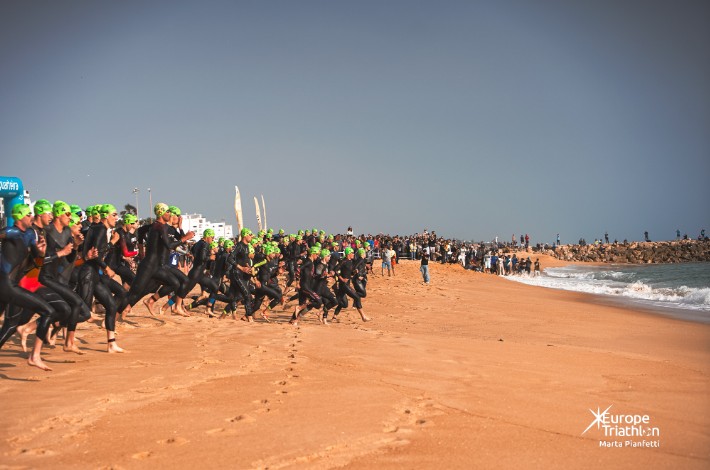 @europetriathlon/ Imagen de la salida de un triatlón