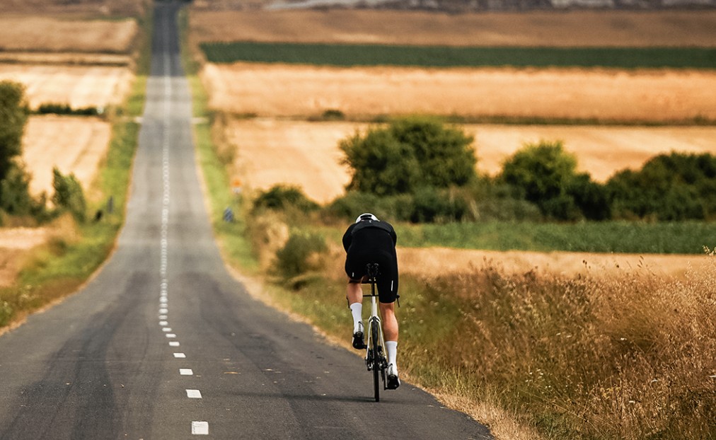 IRONMAN/ Un triatleta rodando en el IM Vitoria