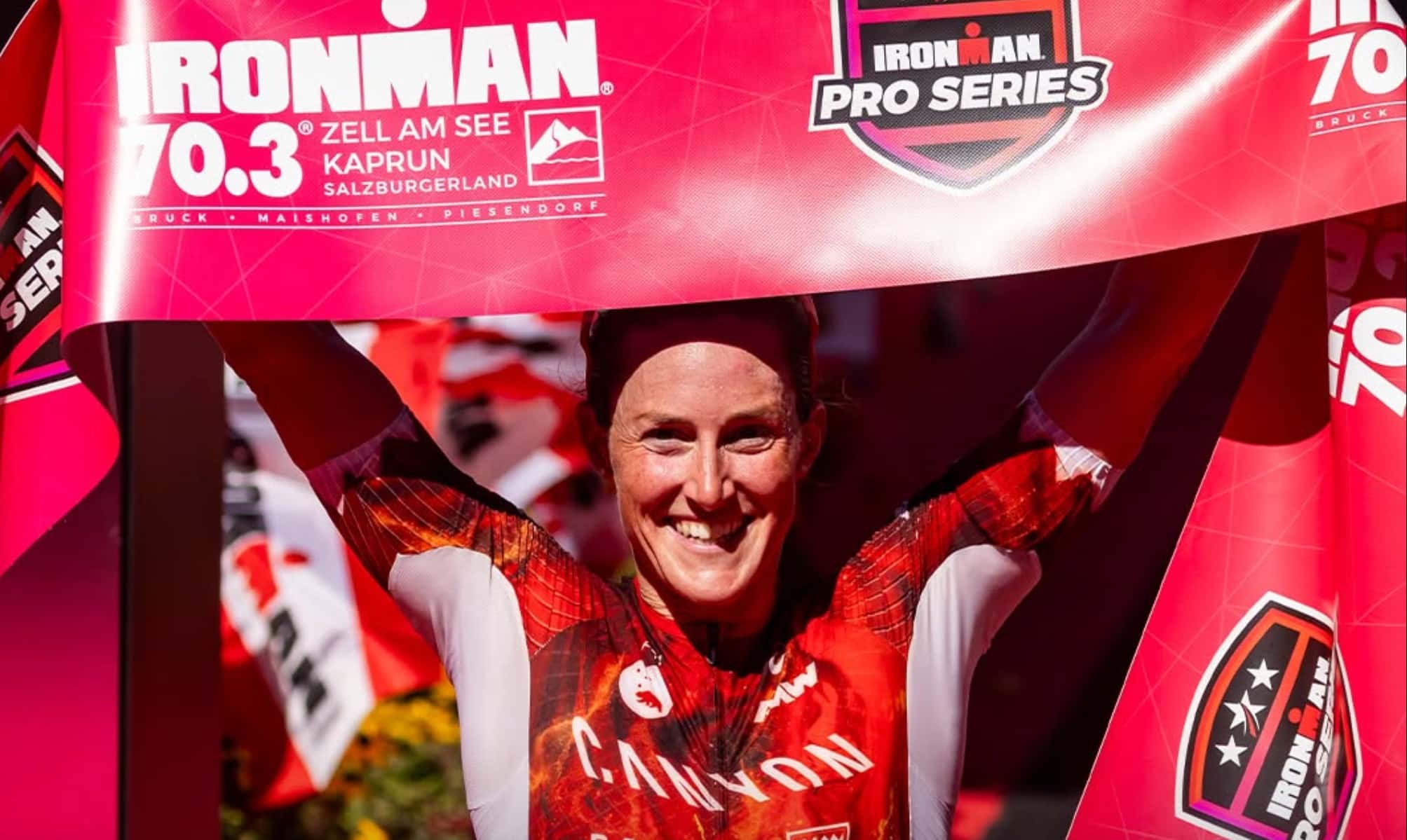 IRONMAN/ Kat Matthews ganando en el IRONMAN 70.3 Zell am See-Kaprun