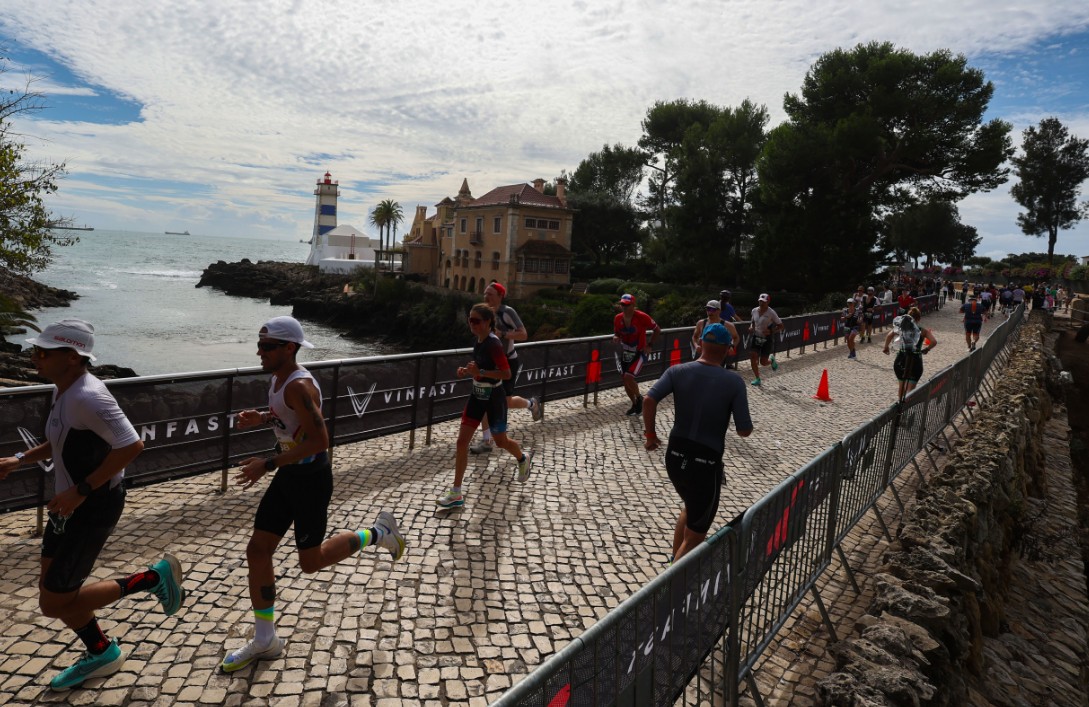 @gettyimages/ Imagen de triatletas corriendo en el IRONMAN Cascais