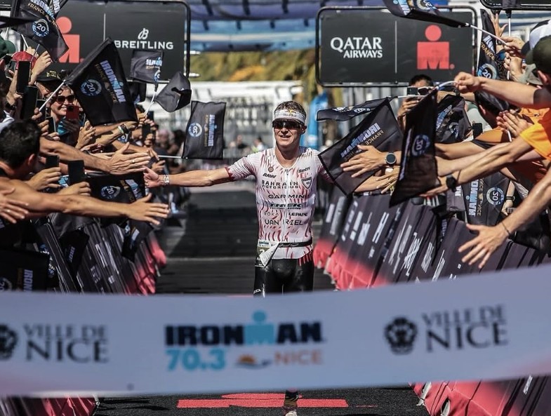 instagram/ Marten Van Riel ganando un IRONMAN