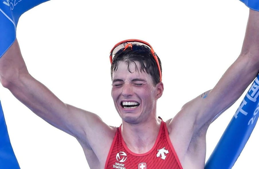 @worldtriathln/ Max Studer ganando en Weihai