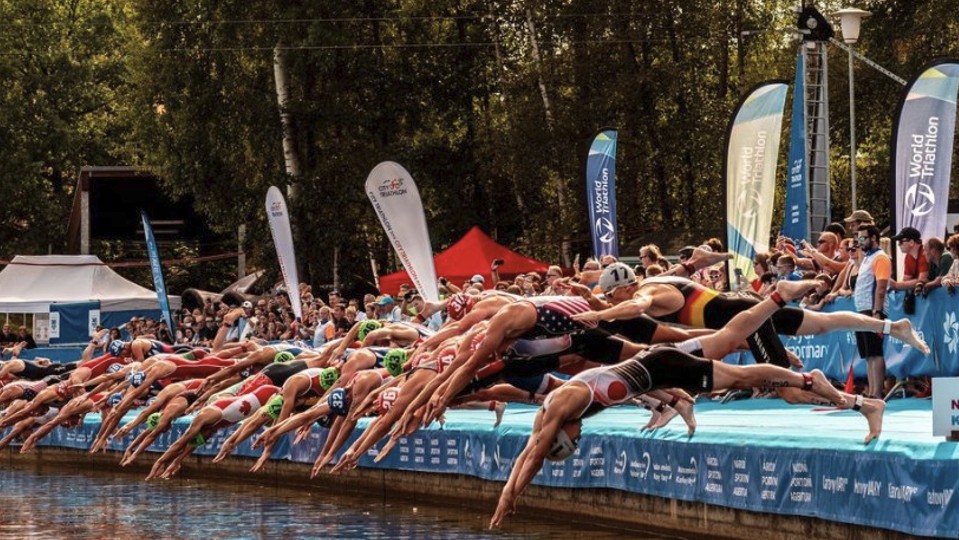 @wordtriathlon/ IMagen de la salida de las WTCS