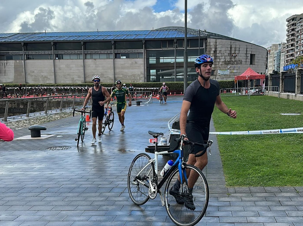 Imagen de la transición en el Triatlón Ciudad de Santander