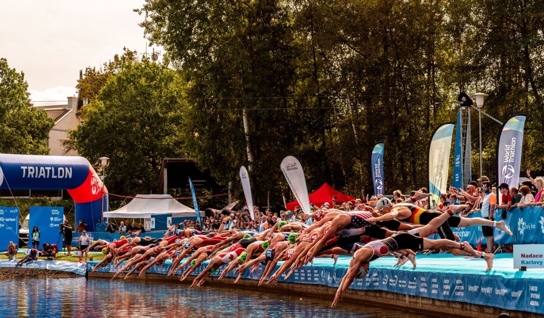 @worldtriathlon/ Imagen de la salida en Karlovy Vary