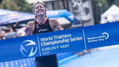 @worldtriathlon/ Bet Potter ganando en Karlovy Vary