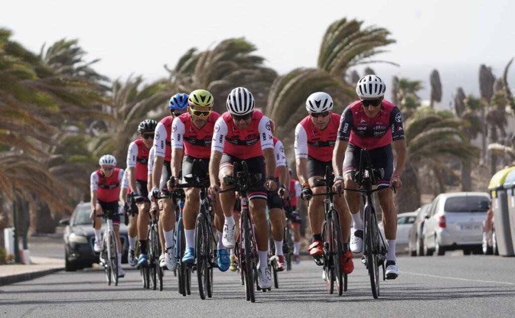 El grupo entrenando en Kona