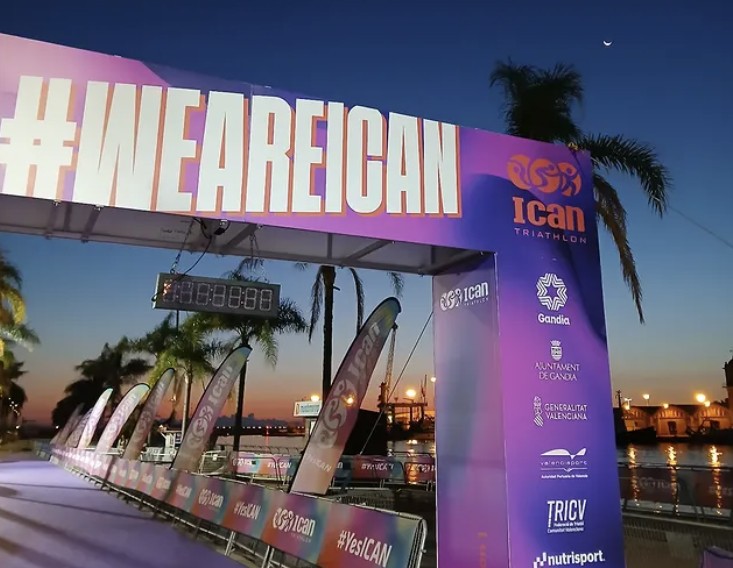 Imagen de la meta del ICAN Triathlon