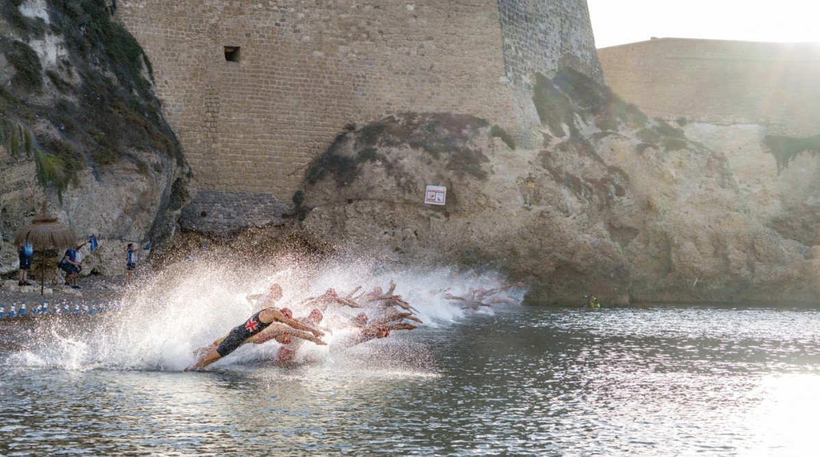 @worldtriathlon/ Imagen de la salida del triatlón en Elbląg