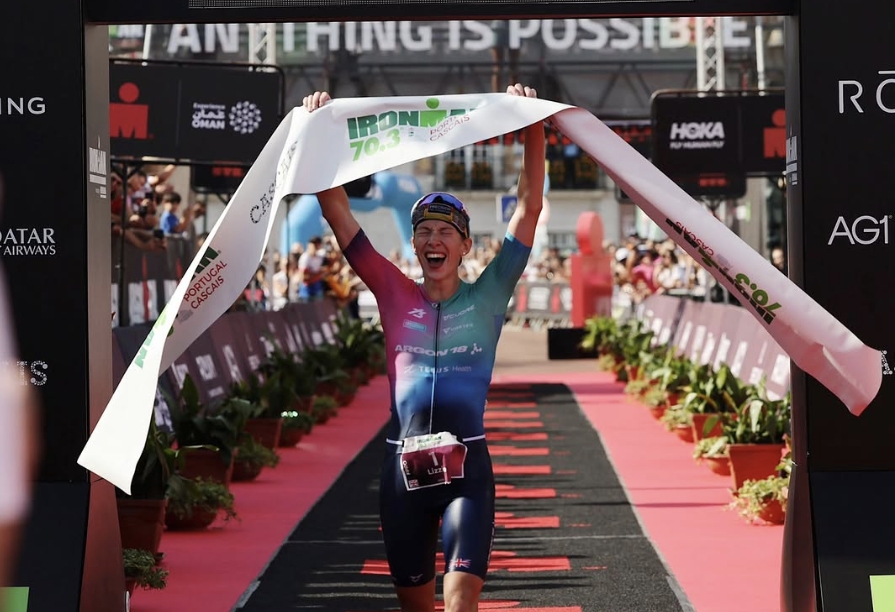 @IRONMAN/ Lizzie Rayner ganando el IRONMAN 70.3 Portugal