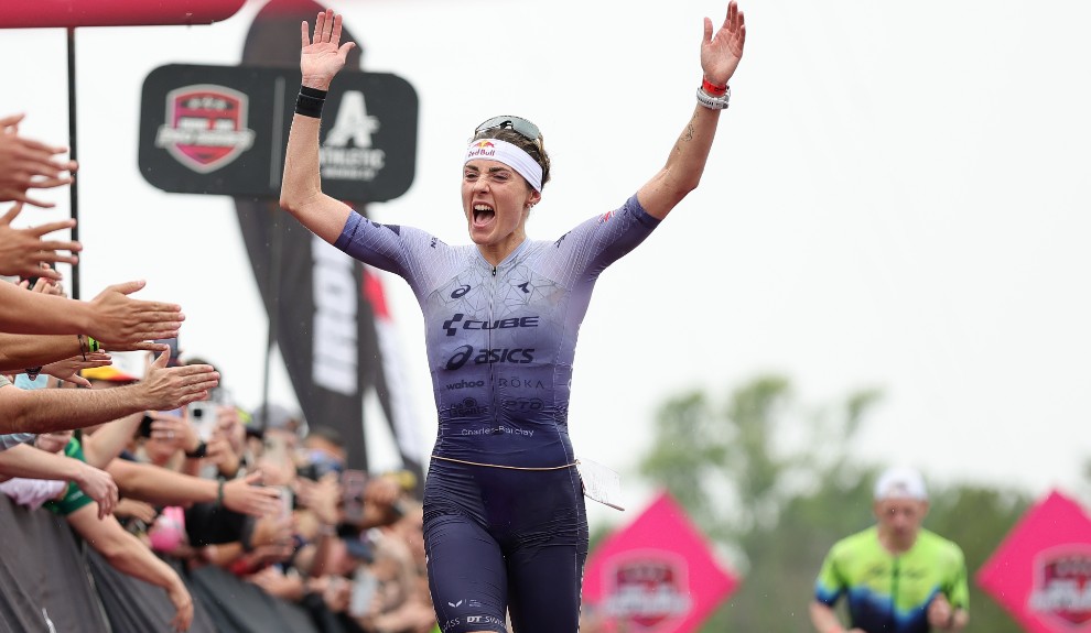 @gettyimages/ Lucy Charles ganando una prueba IRONMAN