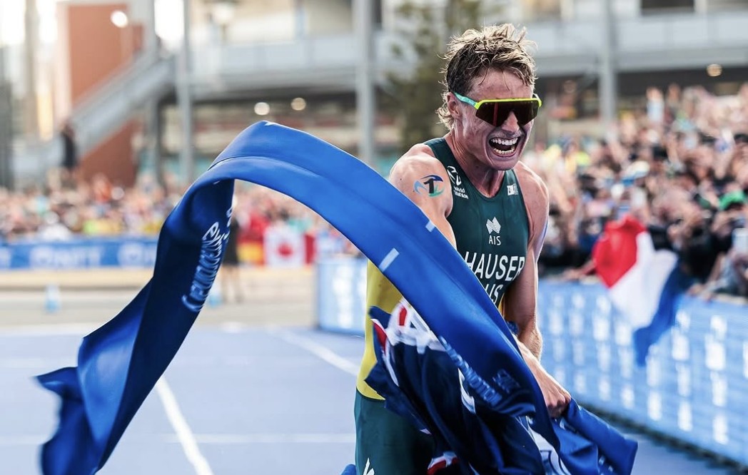@worldtriathlon/ Matthew Hauser ganando en la Gran Final de Wollongong