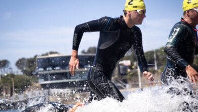 @worldtriathlon/ Salida de la natación en wollongong
