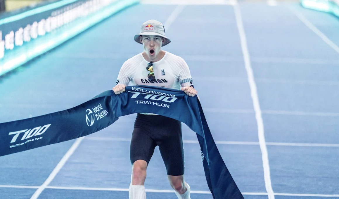 @t100/ Hayden Wilde ganando el T100 de Wollongong