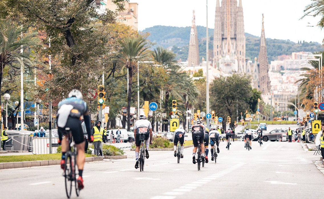 @challengedfamily/ Imagen de triatletas en el Challenge Barcelona