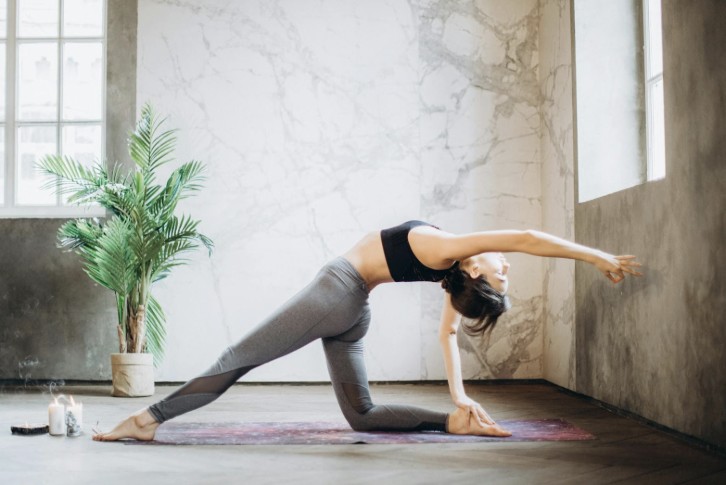 Imagen de una mujer haciendo ejercicio