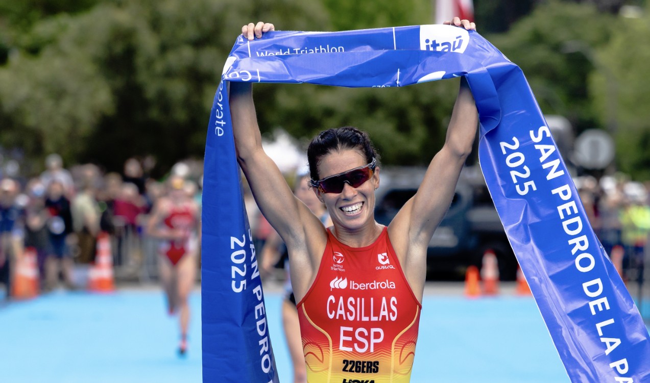 @worldtriathlon/ Miriam Casillas ganando la la Copa del Mundo de San Pedro 2025