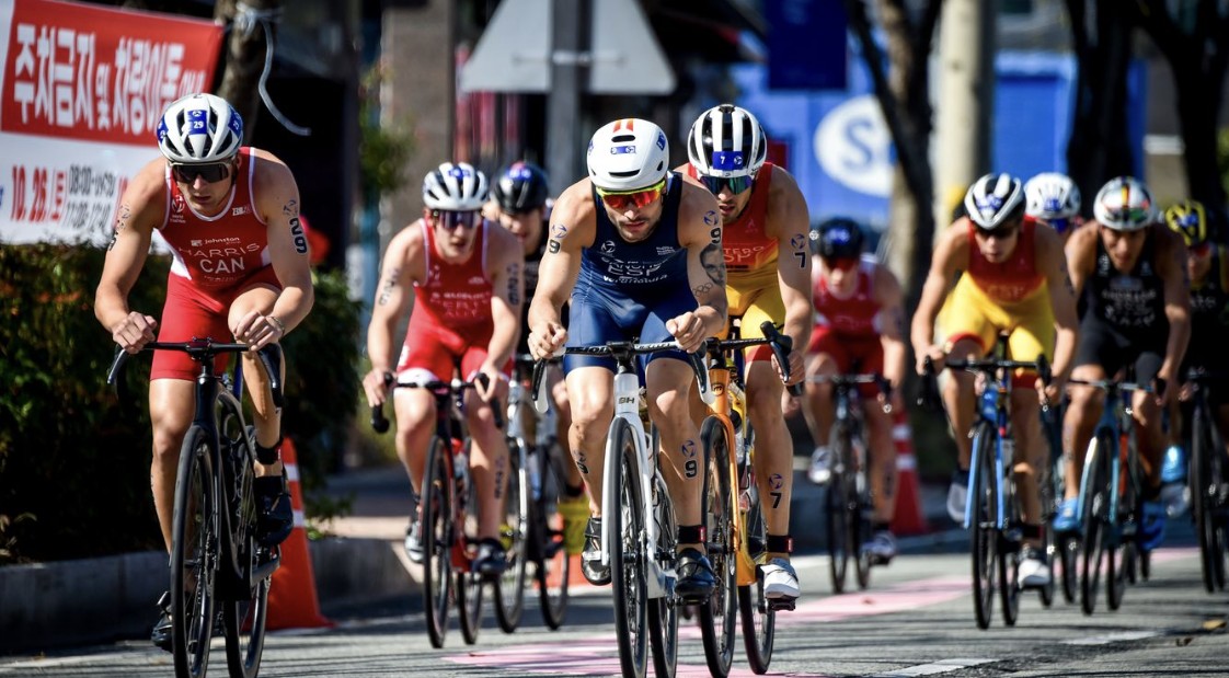 @worldtriathlon/ Imagen del grupo ciclista en Tongyeong