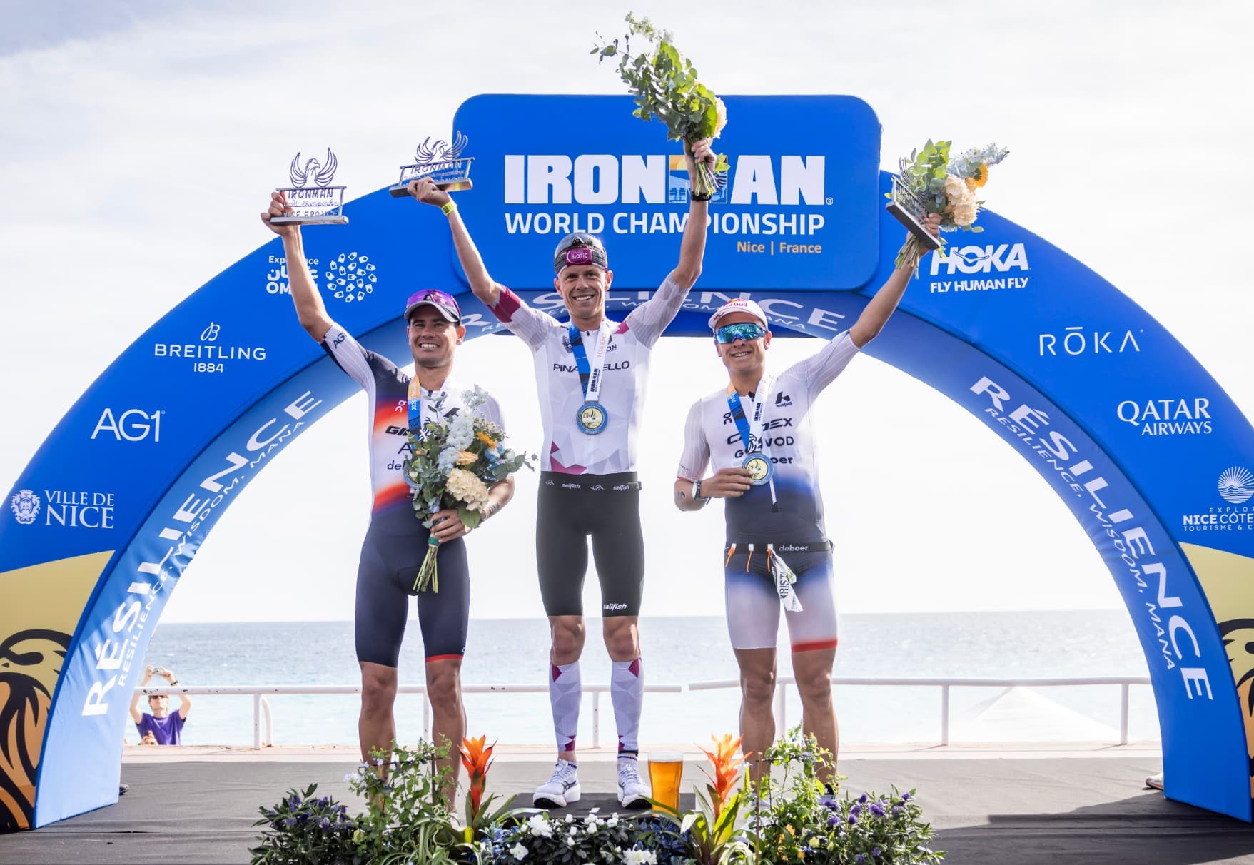 @gettyimages/ Imagen del póidum en Niza con Casper Stornes, Gustav Iden y Kristian Blummenfelt