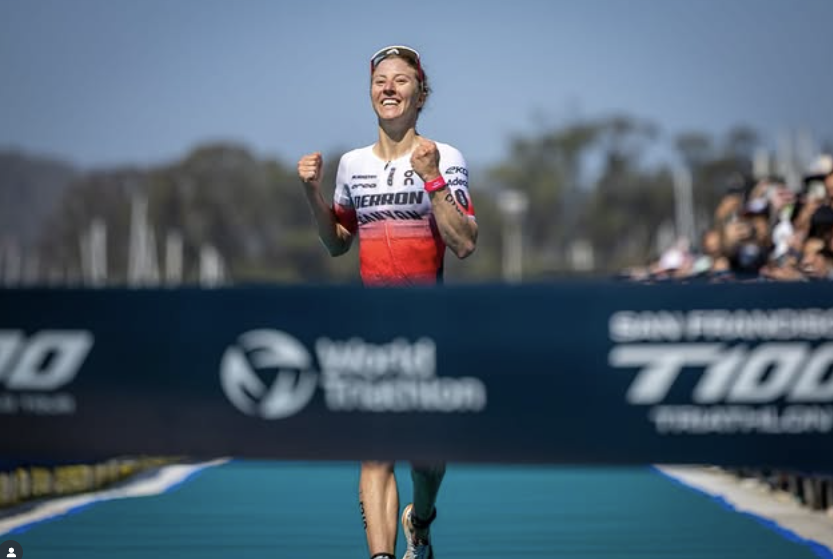 @t100/ Julie Derron ganando el T100 Dubái 2025