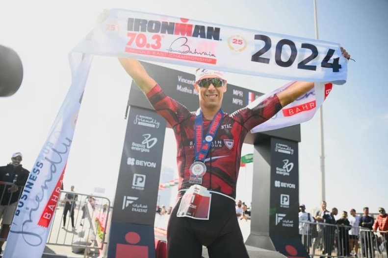 Instagram/ Vicent Luis ganando el IRONMAN 70.3 Bahrain 2025
